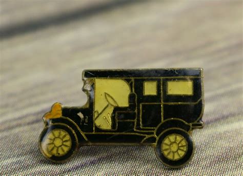 Antique Car Hat Lapel Pin Vintage Vehicle Auto Automobile Show Club