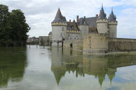 Chateau De Sully Sur Loire Guidevoyageurfr