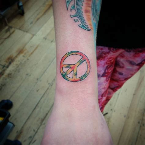 When people picture peace symbol tattoos, usually two things come to mind: 55+ Best Peace Sign Tattoo Designs - Anti-War Movement ...