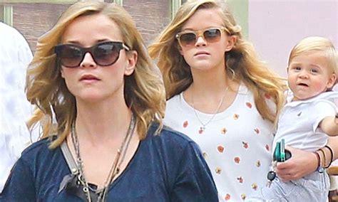But Whos Who Reese Witherspoon And Her Daughter Ava Are Practically