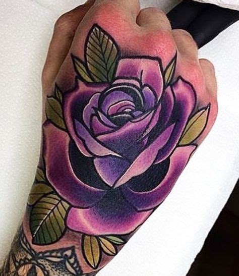 Tatuajes De Rosas Para Hombres En La Mano
