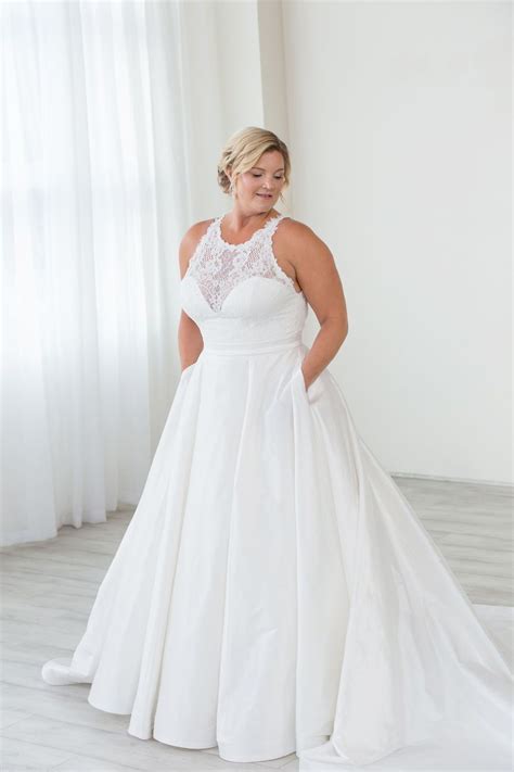 27 Plus Size Wedding Dresses With Sleeves And Pockets Gambar 30