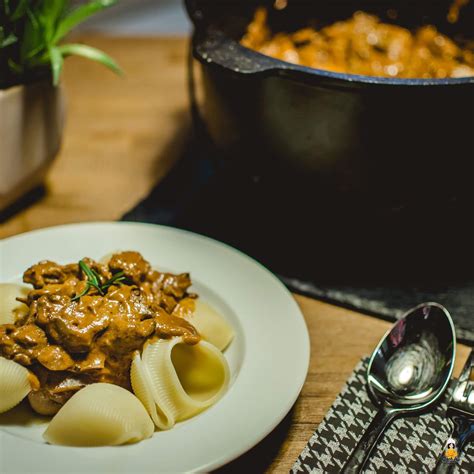 Boeuf Stroganoff aus dem Dutch Oven oder vom Grill