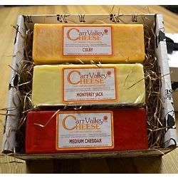 Our best seller collection box features an impressive selection of some of our most popular cheeses. Wisconsin Cheese Trio Gift Box - FindGift.com