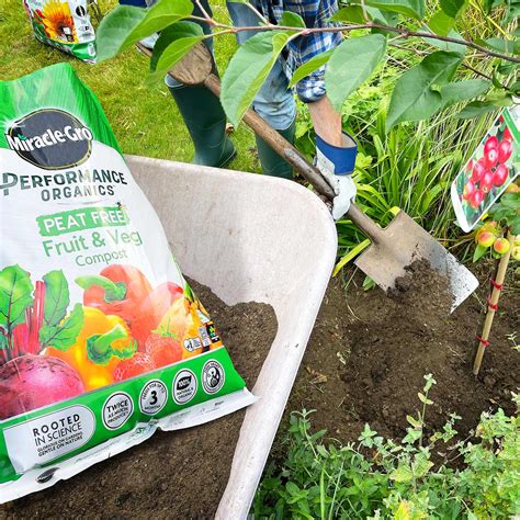 Miracle Gro Performance Organics Peat Free Fruit And Veg Compost 40 Litres