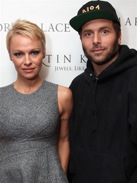 Dan hayhurst is the husband of pamela anderson after serving as her bodyguard. Pammy secretly marries ex-boyfriend | Queensland Times