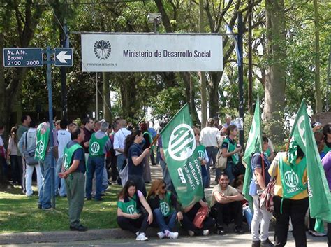 En tanto, para determinar el 30% de mejor rendimiento, se contempla el ranking de alumnos de su promoción, de acuerdo a las notas registradas en el año escolar inmediatamente anterior. Ministerio de Desarrollo Social: promoción automática para ...