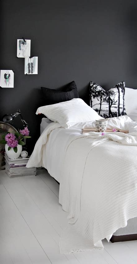 Maybe you would like to learn more about one of these? Desain Interior Kamar Tidur Wanita Dengan Dinding Hitam ...