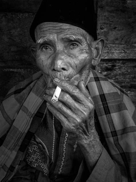 The Wrinkled Old Man With His Cigarette Smithsonian Photo Contest Smithsonian Magazine