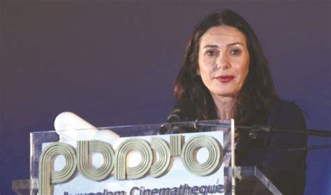 השרה חובבת תשומת הלב, הגיעה לטקס כמלווה של הביתן הישראלי בתחרות, ולבשה את השמלה המיוחדת שיצר. מימון להמונים: מירי רגב חייבת ללמוד את מגבלות הכח | מעריב