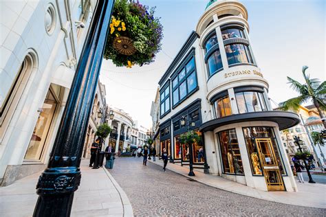 this rodeo drive los angeles visitor guide tells you how to get there where to park and why it