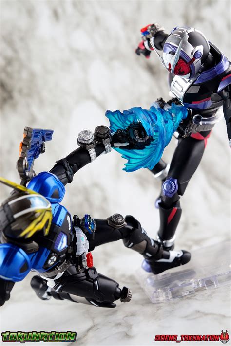 You could say it responds to your will. S.H. Figuarts Kamen Rider Geiz Revive (True Savior Set ...