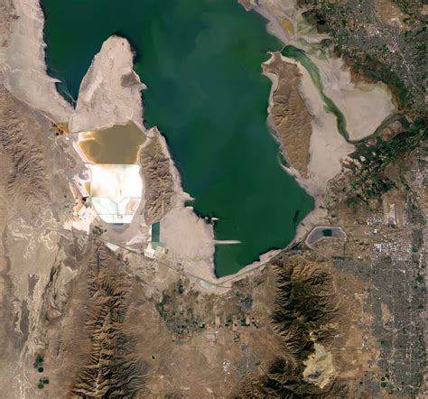 Utahs Great Salt Lake Is Drying Up And Shrinking Says Nasa