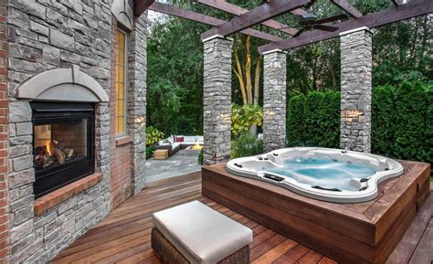 In fact, the hot tub would look rather odd and lacking without a proper enclosure. Inspiring Ideas For Beautiful Hot Tub Enclosures And Decors