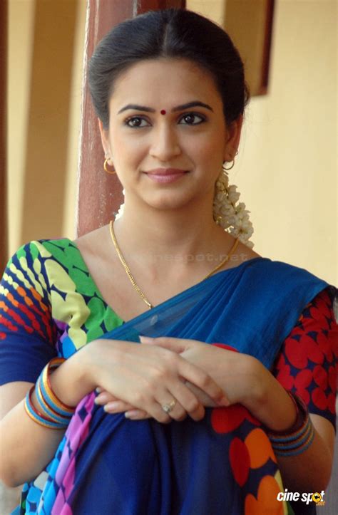 Kriti Kharbanda In Saree Sandalwood Pinterest Kriti Kharbanda Saree And Jewelery