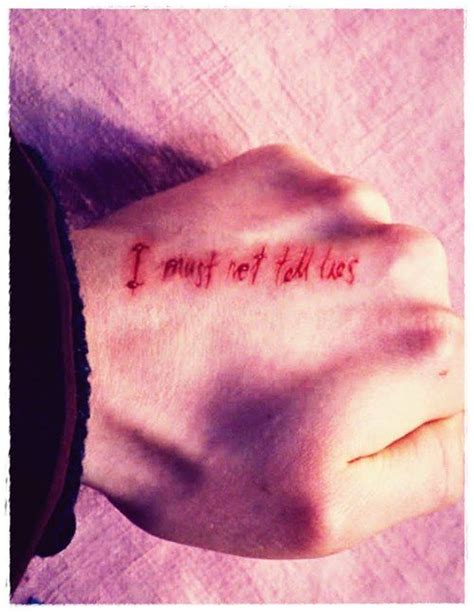 Perfect for cosplay, halloween or just because! I must not tell lies | Bücher