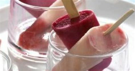 Eini­ge gute ent­ste­hen ja aus der not her­aus, oder eben aus dem was der kühl­schrank und der obst­korb noch so her­ge­ben und das ist die­ser bana­nen­ku­chen mit kara­mell und frisch­kä­se. Buttermilch Erdbeeren Kirsche-Banane Eis am Stiel ...