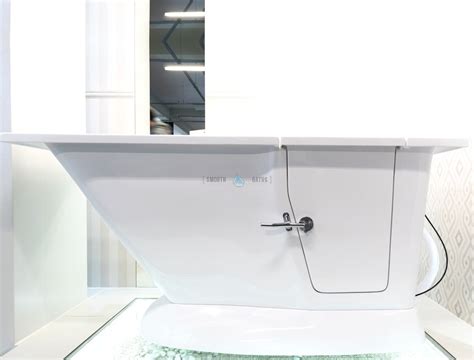 Having an adjustable seat in your bathtub or shower stall is important for those suffering from mobility issues. MODERN - Walk-In Bath for Stylish Bathroom | SMOOTH BATHS