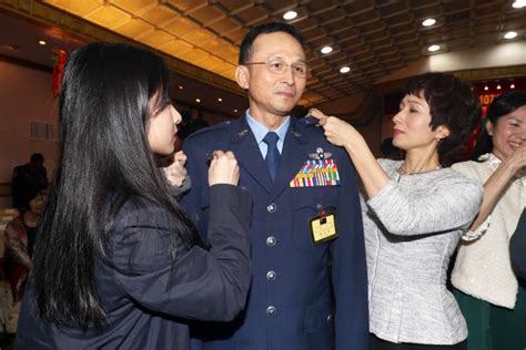 Jul 01, 2021 · 年末將踏入30歲的陳仲泓於3年前創下13.74秒的香港紀錄，他在16歲時接觸跨欄，21歲時兼顧全職工作與訓練，後來毅然辭職重返校園，在浸大修讀體育及康樂管理，並專注訓練。他在2015年首破港績，2018年3度刷新香港紀錄，並把紀錄改寫至13.74秒。 將官晉任授階》蔡總統促國軍嚴密監控共軍 適時採取必要措施-風傳媒