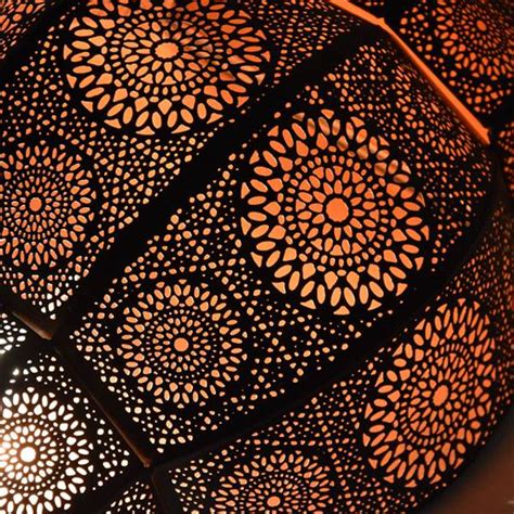 Verkrijgbaar in heel veel verschillende kleuren met prachtige details. Zwart koperen Marokkaanse wandlamp - Merel in Wonderland