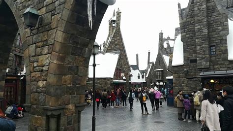 Universal studios japan (usj) in osaka is the most famous theme park in the kansai region and one of four universal studios theme parks worldwide. Usj Osaka , Harry Potter - YouTube