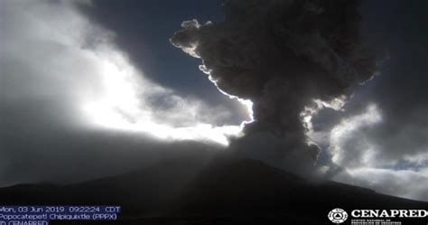 Largest Eruption In Years Of Popocatepetl Volcano Mexico Sends Ash