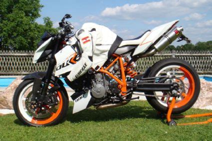 Ktm's profilation of this bike. Umgebautes Motorrad KTM 990 Super Duke R von SE-SDR1 ...