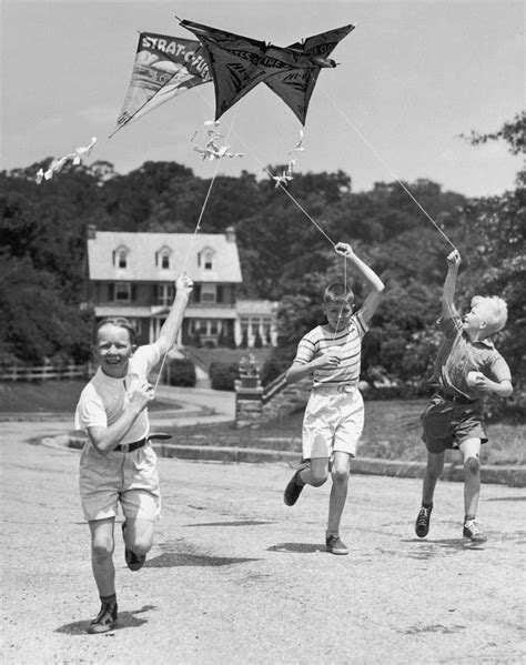 These Vintage Photographs Celebrate The Simple Easygoing Fun Of Summers Past Vintage Everyday