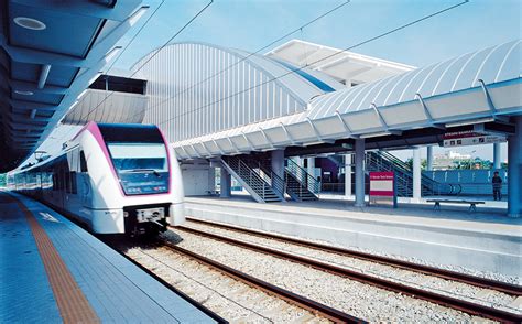 The trains also have stops in places like putrajaya, salak tinggi, bandar tasik selatan, and cyberjaya. KLIA Transit Train services at the KLIA2 | Kuala Lumpur ...