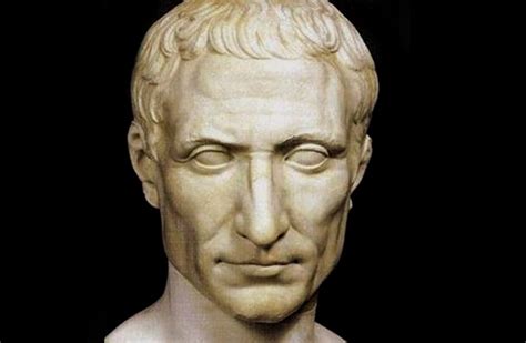 Cayo julio césar nació el 13 de julio del año 100 antes de cristo (según la fecha más julia, una hermana del padre de césar, se había casado con cayo mario, plebeyo de origen pero hombre muy. o homem com a face na moeda: júlio césar na obra de plutarco