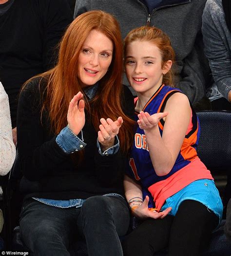 Julianne Moore And Daughter Liv Knicks Game Gals Hollywood Gossip 24