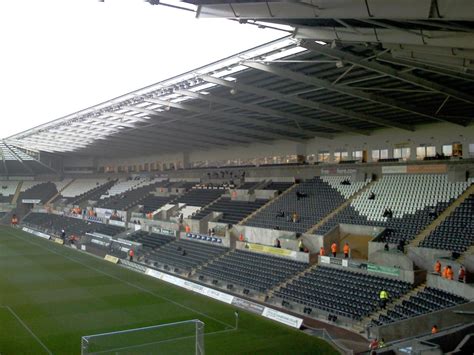 Swansea tourism swansea hotels bed and breakfast swansea. L'incanto del "Liberty Stadium": la cornice di Swansea ...