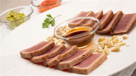 Pese a que hace rato dejó el país, arguiñano sigue en actividad. Tataki de bonito - Karlos Arguiñano en tu cocina - YouTube