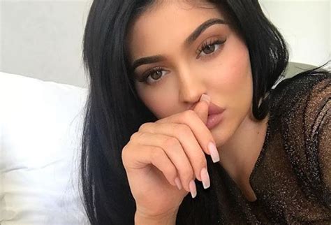 kylie jenner addresses claim she shares underwear with sister kendall
