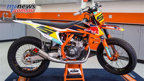 Flat track racing is, in my mind, the premiere form of american motorcycle racing. KTM go Flat Track racing with 790 Duke and 450 SX-F | MCNews
