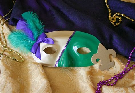 Simple Diy Mardi Gras Masks For Your Party Adorn The Table