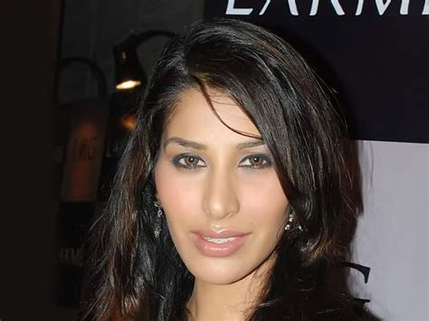 sophie choudry sophia chaudhry bollywood hd wallpaper peakpx