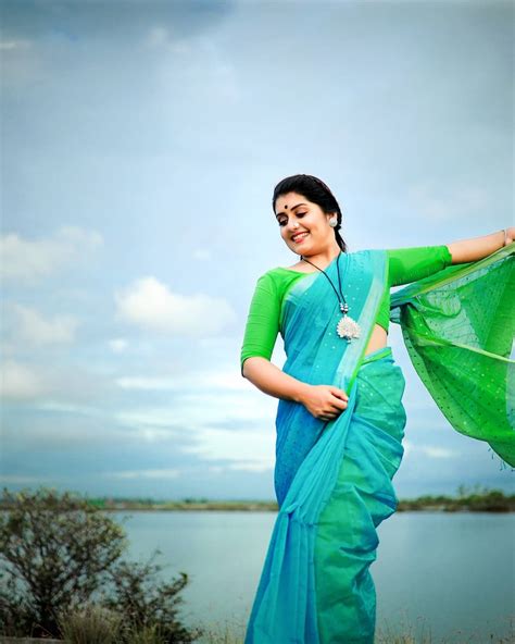Malayalam Actress Sarayu Mohan Looking Very Glamorous Photos In Saree