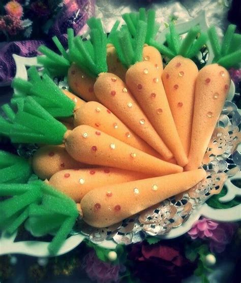 Gula2 lolipop aq gubah bersama jambangan bunga. Gubahan hantaran..garam | Food, Vegetables, Carrots