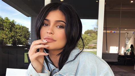 Kylie Jenner Posts Old Polaroids Hides Pregnant Body On Instagram