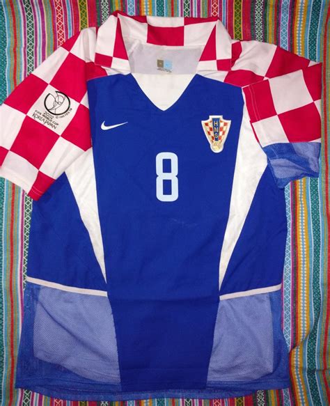 Croatia live score (and video online live stream*), team roster with season schedule and results. Croatia Away football shirt 2002 - 2004.