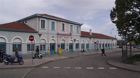 Gare De Givors Ville Train Station Bonjourlafrance Helpful Planning