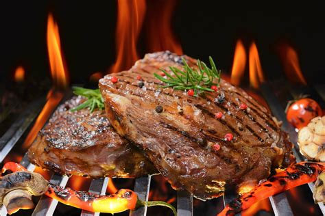 Carne Asada Con Verduras Al Punto De Sal