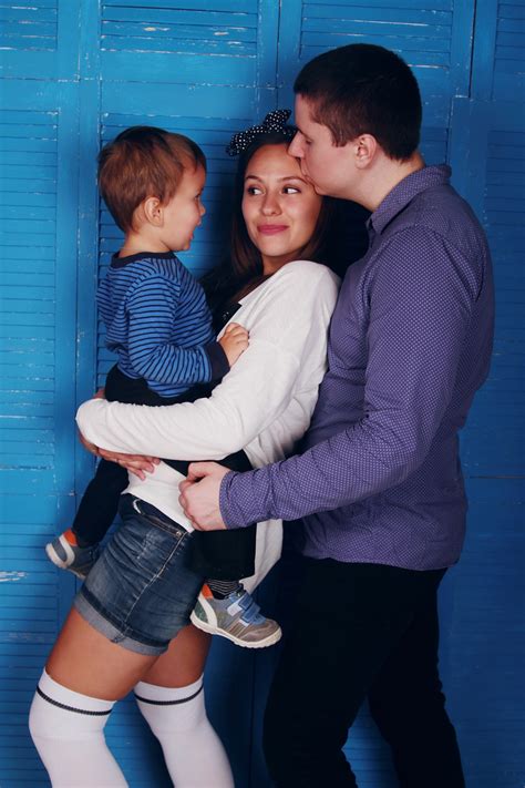 무료 이미지 남자 사람들 여자 남성 애정 로맨스 어린이 푸른 아가 엄마 가족 아이들 행복 관계 감정