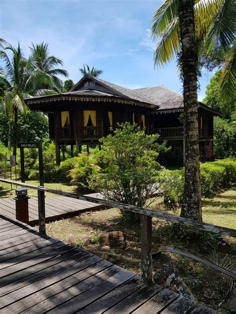Design and process of the construction of traditional malay houses. A traditional Malay house in Sarawak | Traditional house ...