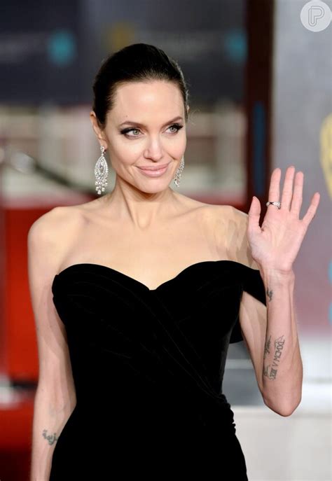 Em Briga Judicial Com Ex Angelina Jolie Chega A 35kg Vivendo De Cubo