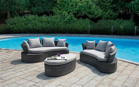 La soluzione ideale per chiunque voglia migliorare l'aspetto dei propri spazi esterni. Set divanetto giardino Senigallia 2 divani onda + tavolino ...