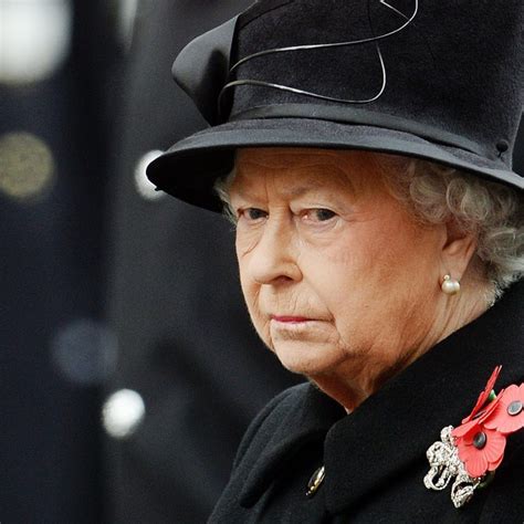 Queen Elizabeth Leads Britain In Silent Tribute To War Dead South China Morning Post