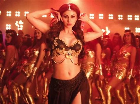 Mouni Roy Pays A Tribute To Jackie Shroff And Sangeeta Bijlani In Her New Item Song Hindi