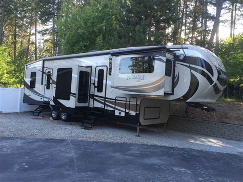 At trailside we offer quality used rvs from respected manufacturers such as jayco, prime time, forest river, and more.whether you are looking for a travel trailer, pop up, fifth wheel or a mighty motorhome, you can be sure that you will find something that fits your style and budget at trailside! 2015 Used Jayco PINNACLE 38FLSA Fifth Wheel in Idaho ID